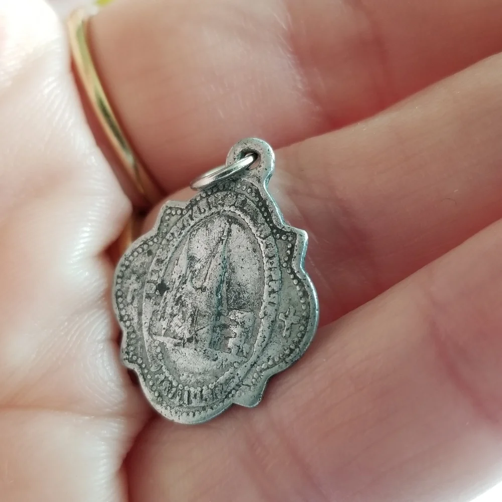 Vintage religious medal pendant madonna and child cathedral silver tone Catholic